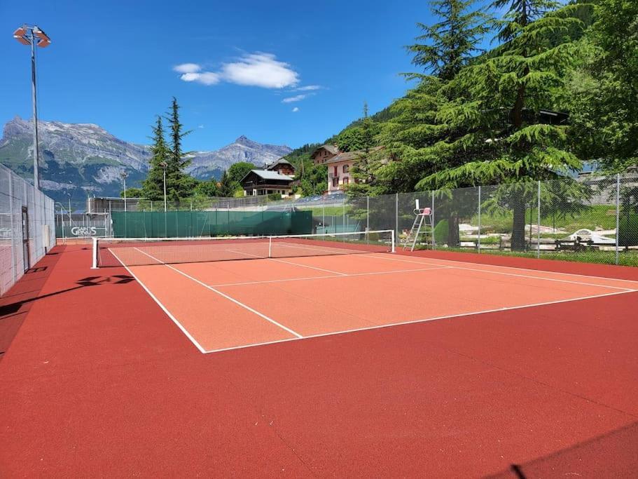 Appartement Dans Chalet Avec Piscine Couverte Saint-Gervais-les-Bains Exteriör bild